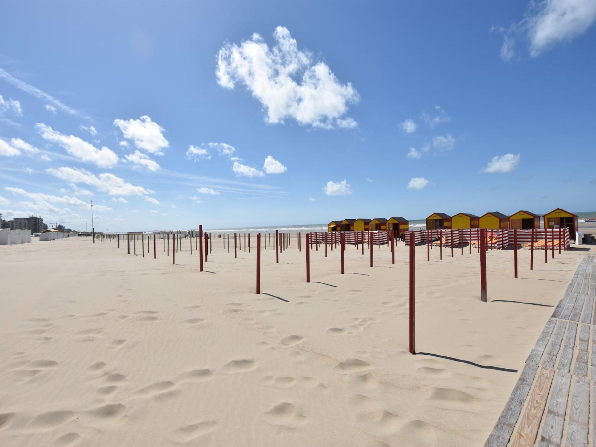Former Hotel In The Centre And At 50 Metres From The Beach In Panne De Panne Ngoại thất bức ảnh